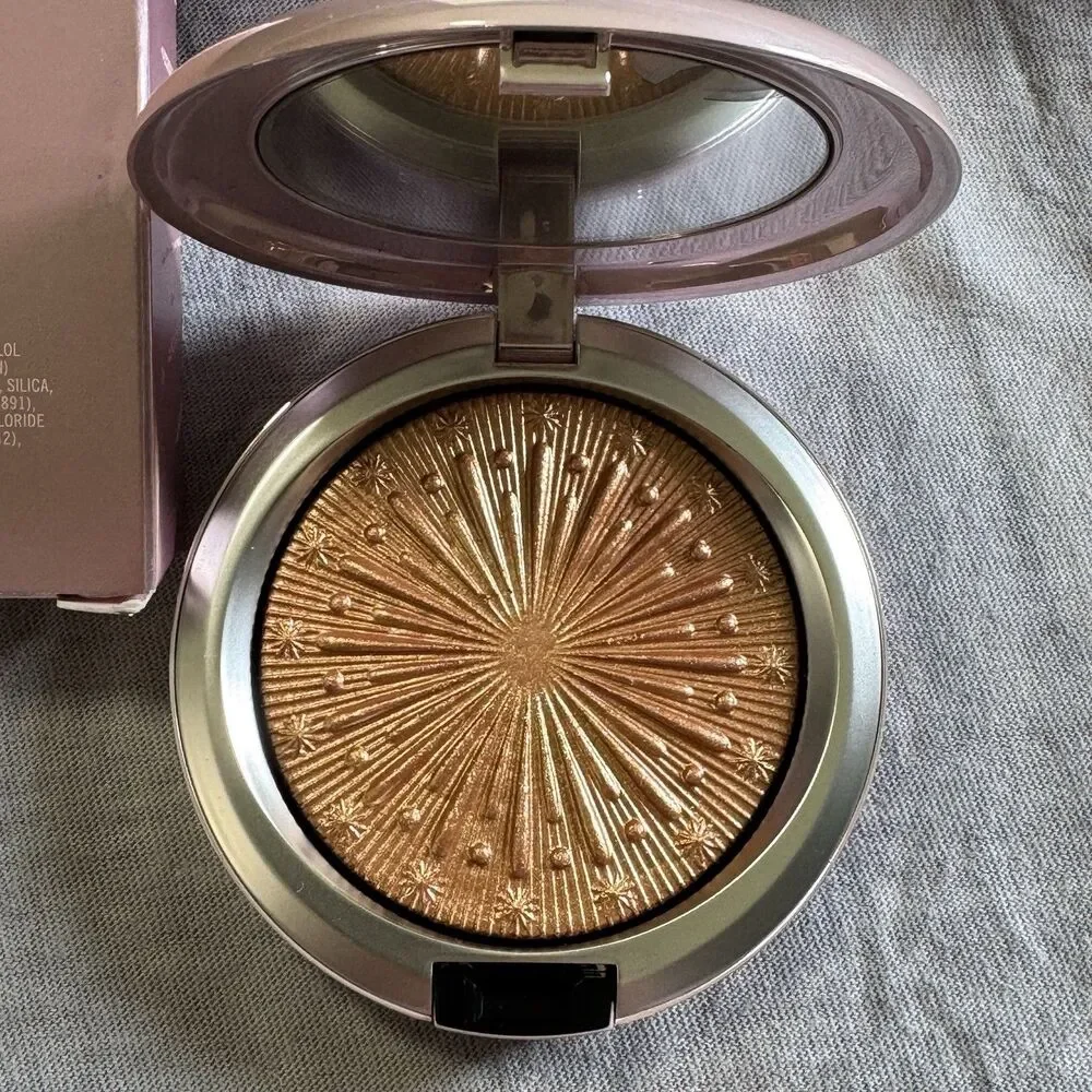 MAC Extra Dimension Skinfinish Highlighter Flare For The Dramatic  0.28oz NIB